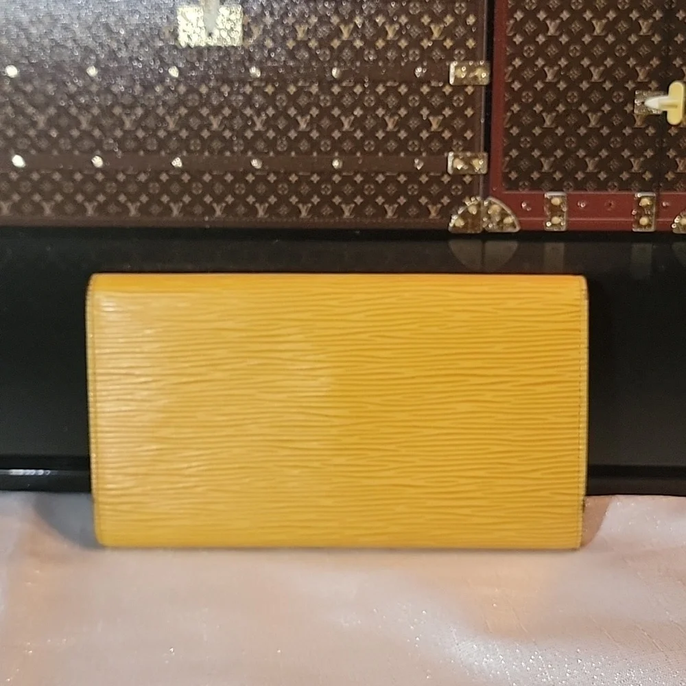 Louis Vuitton Sarah Yellow Epi Vintage Wallet